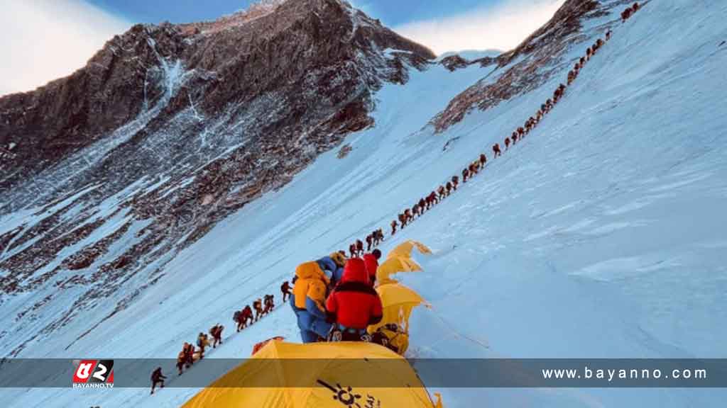 এভারেস্টের বাণিজ্যিকীকরণ বন্ধের নির্দেশ