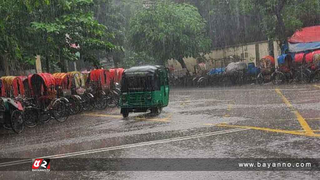 ৩ দিন পর ঝুম বৃষ্টিতে ভিজলো ঢাকা