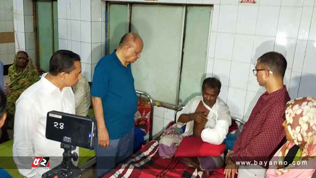 দুই গুরুত্বপূর্ণ হাসপাতাল ঘুরে স্বাস্থ্যমন্ত্রীর অসন্তোষ প্রকাশ