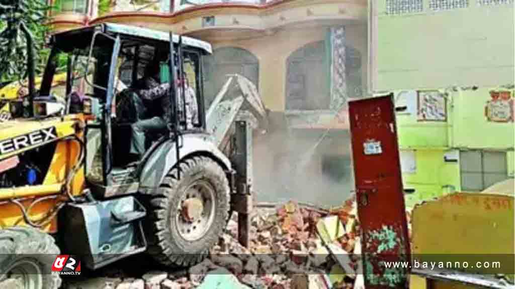 ফ্রিজে গরুর মাংস, ১১টি বাড়ি গুড়িয়ে দিলো পুলিশ