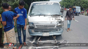 হাসপাতাল থেকে ফেরার পথে মাইক্রোবাস চাপায় মা-মেয়ে নিহত