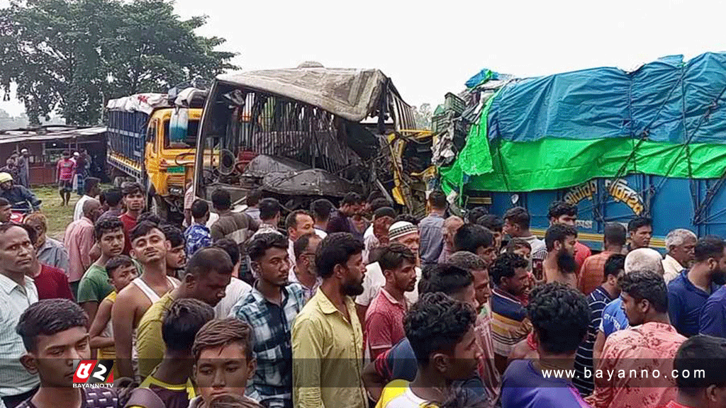 ছুটির দিন সকালে সড়কে ঝড়লো ৫ প্রাণ