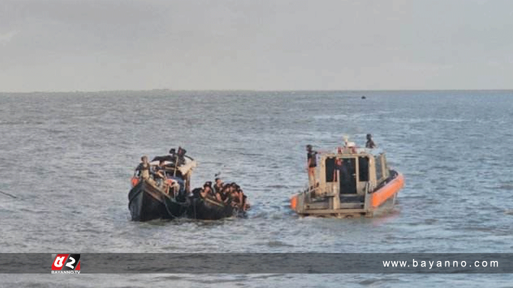 মিয়ানমারের সেনা বোঝাই দুটি ট্রলার ফিরিয়ে দিলো কোস্টগার্ড