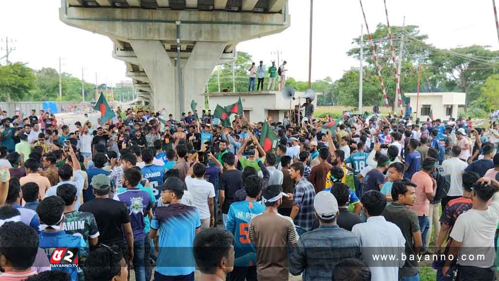 এবার রেলপথ অবরোধ রাবির কোটাবিরোধী শিক্ষার্থীদের