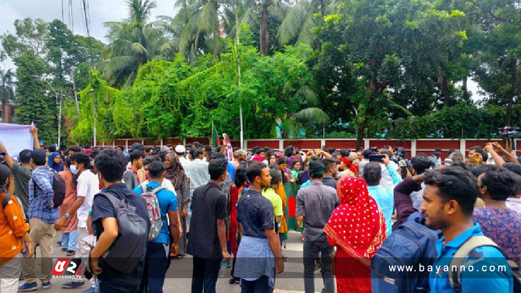 হাইকোর্টে যেতে বাধা, পুলিশের সঙ্গে শিক্ষার্থীদের ধস্তাধস্তি