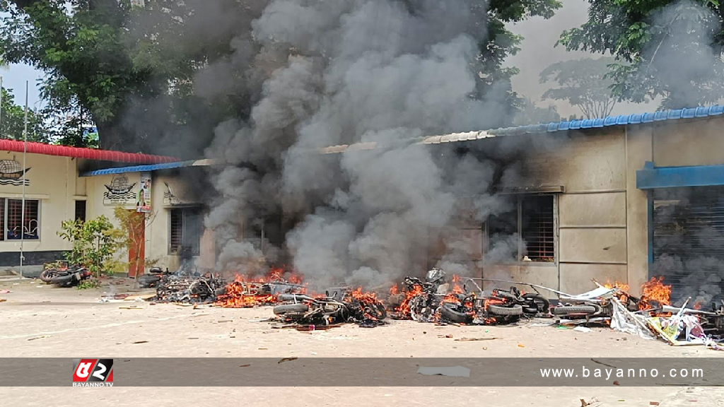 ফরিদপুর আওয়ামী লীগ ও ছাত্রলীগের কার্যালয়ে অগ্নিসংযোগ